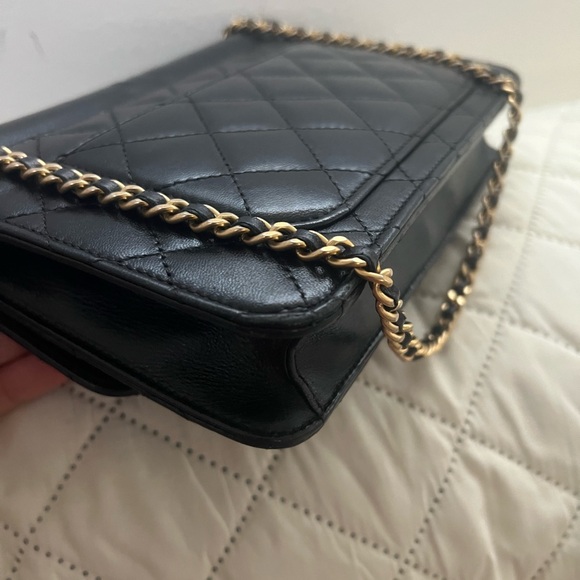 CHANEL Black Quilted Crossbody Bag with Gold Chain - Picture 6 of 12